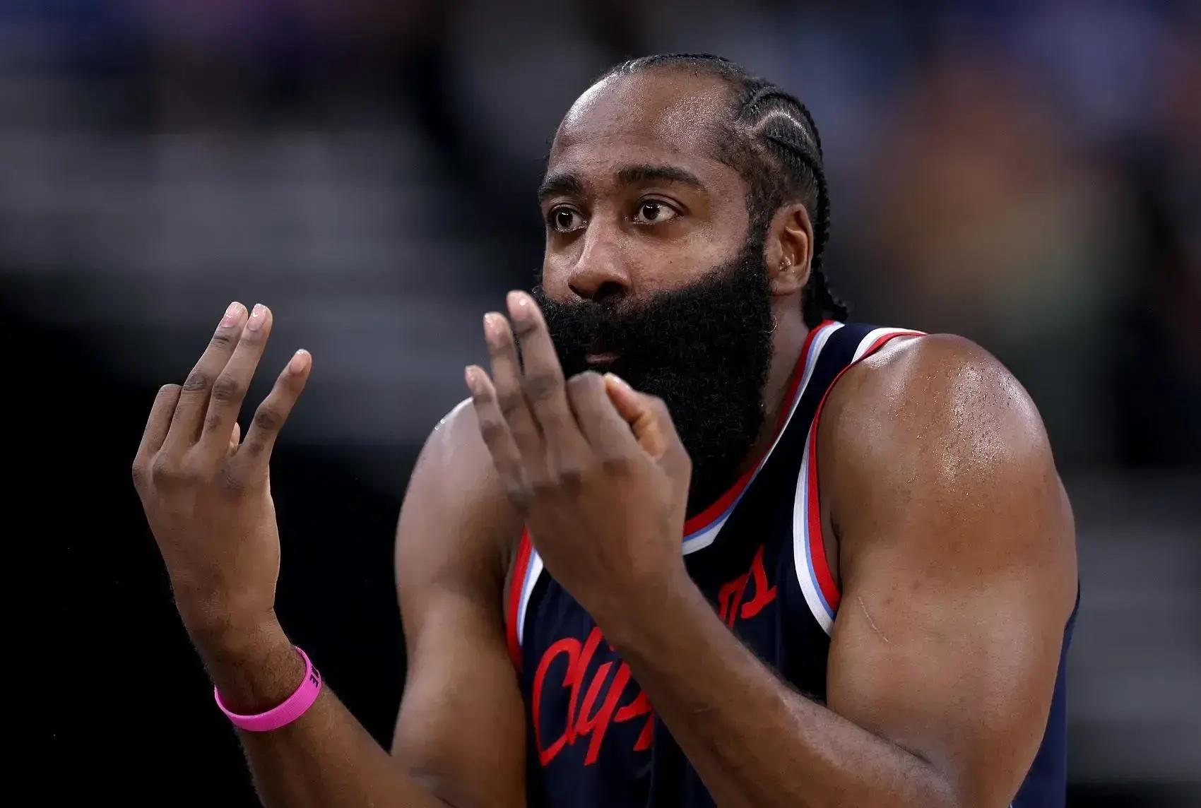 窗口期洛杉矶快船回应争议——社区盾节点到来，压力陡增，更衣室氛围转暖(快船可能又要大交易)