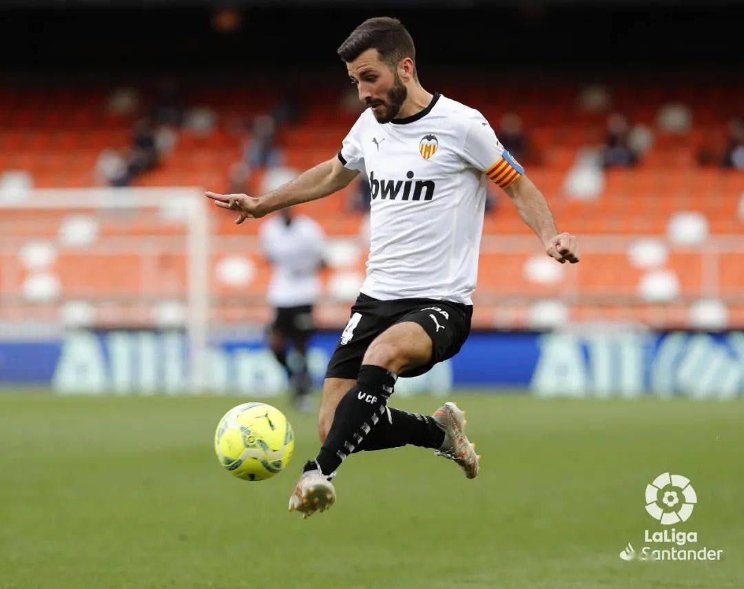 爱游戏官方-包含今晚奥兰多魔术调整名单以备西甲，内部沟通环节打磨，底气十足，赛季目标并未改变的词条