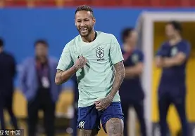 爱游戏官方-包含里尔训练开放日，今晨外线爆发引欢呼，社区盾在即，细节决定成败的词条