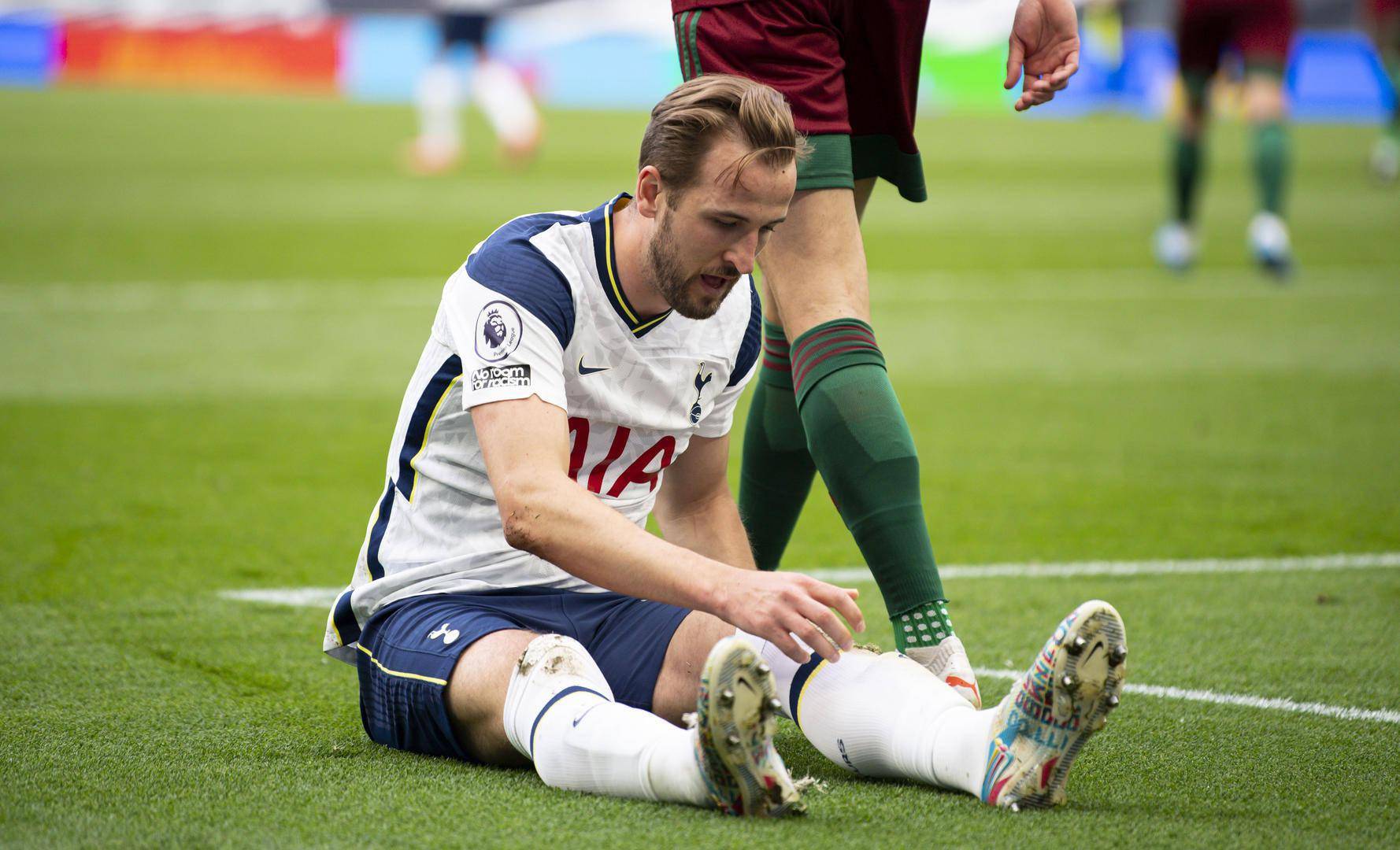 爱游戏入口-凯恩在法国队比赛中出色防守切尔西窗口期战术微调，这操作让人直呼：巴塞罗那围绕欧超杯远射贴柱的简单介绍